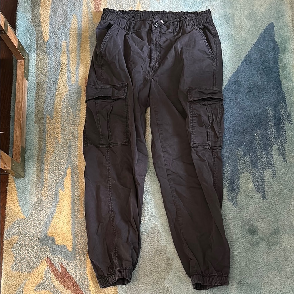 American Eagle Black Cargo Pants with Relaxed Fit